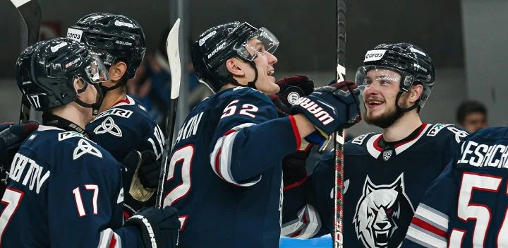 Нефтехимик - Адмирал