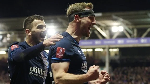 Хаддерсфилд - Лутон Таун Хаддерсфилд - Лутон Таун