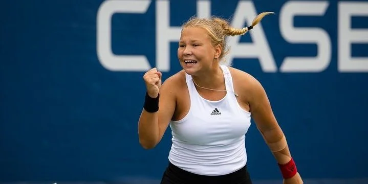 Диана Шнайдер - Мария Саккари