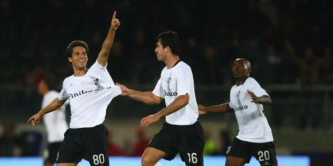 Витория Гимарайнш - Порту