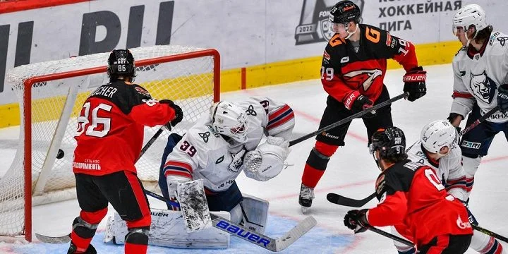 Нефтехимик - Авангард