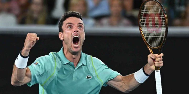 Хуберт Гуркач - Роберто Баутиста