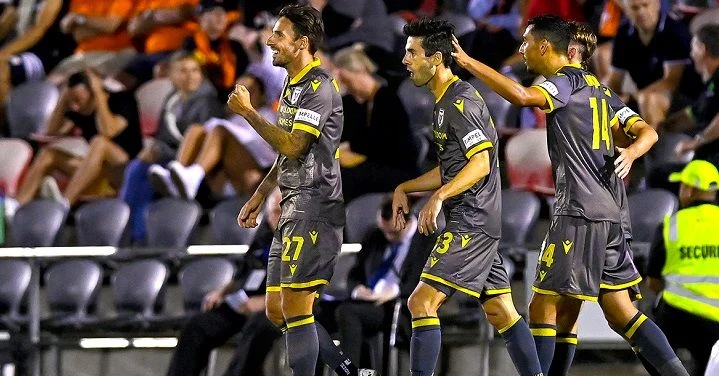 Макартур - Брисбен Роар