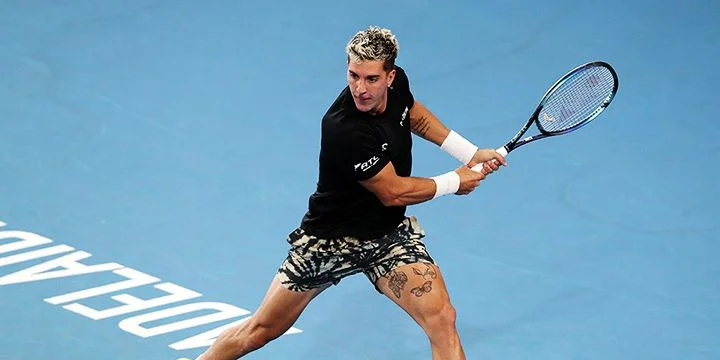 Танаси Коккинакис - Брэндон Холт Танаси Коккинакис - Брэндон Холт