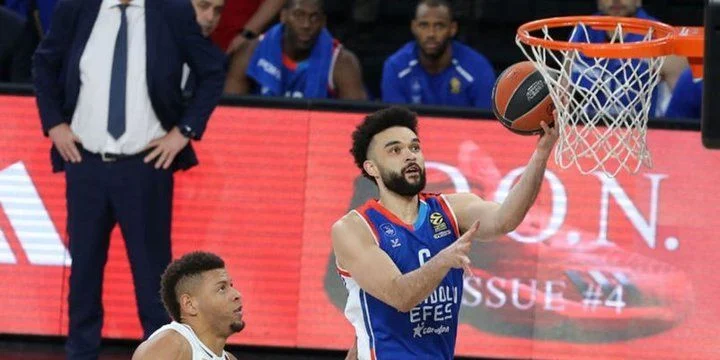 Анадолу Эфес - Партизан