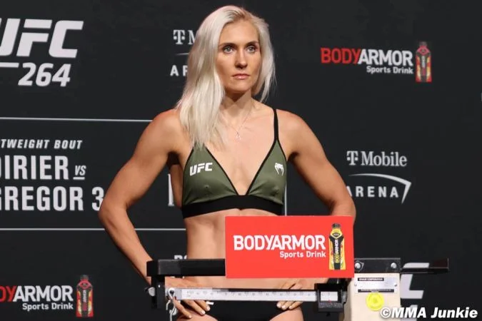 Холли Холм - Яна Сантос Холли Холм - Яна Сантос