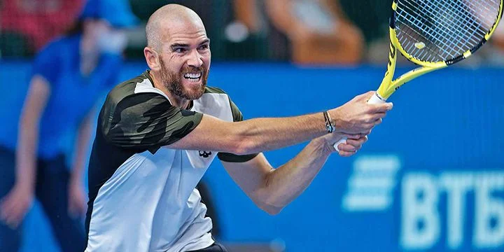 Адриан Маннарино - Кристофер Юбэнкс