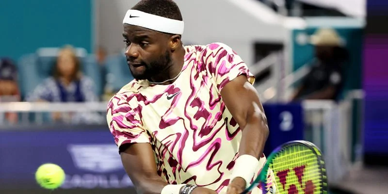 Томас Этчеверри - Фрэнсис Тиафо