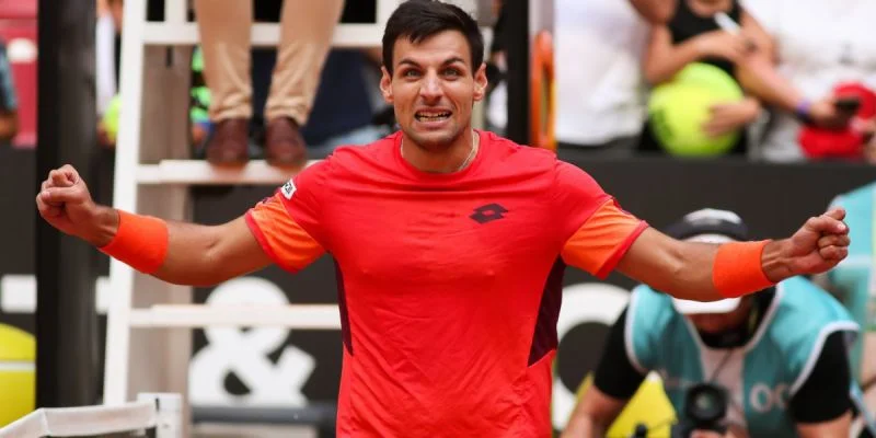 Бернабе Сапата Мираллес - Стефанос Циципас