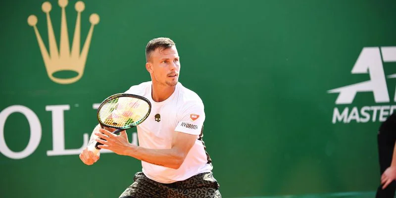 Мартон Фучович - Кэмерон Норри