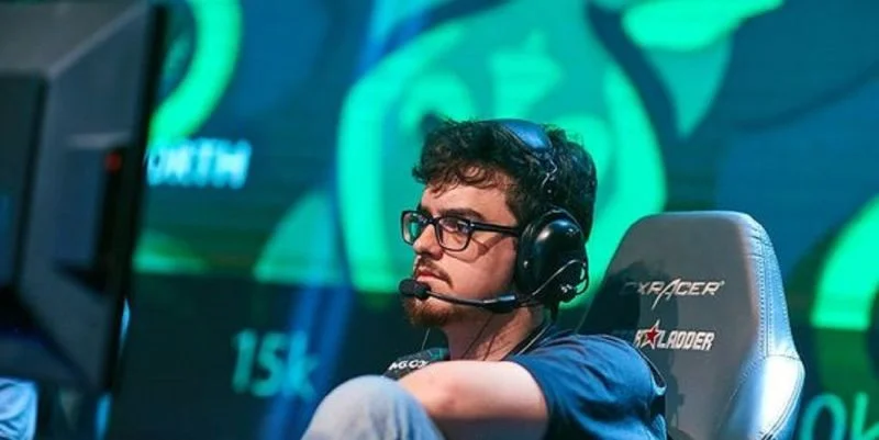 Evil Geniuses - Hokori Evil Geniuses - Hokori