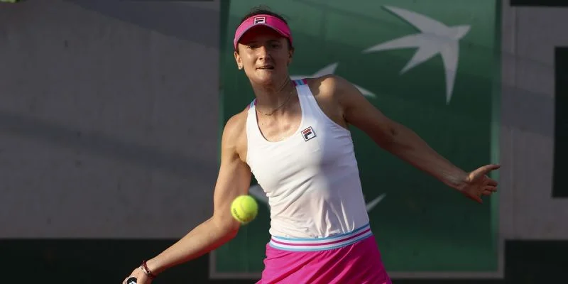 Каролина Мухова - Ирина Камелия Бегу