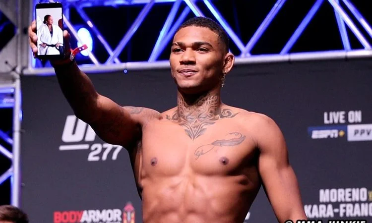 Макс Гриффин - Майкл Моралес Макс Гриффин - Майкл Моралес