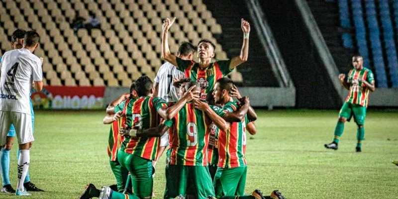 Сампайо-Корреа - Крисиума Сампайо-Корреа - Крисиума