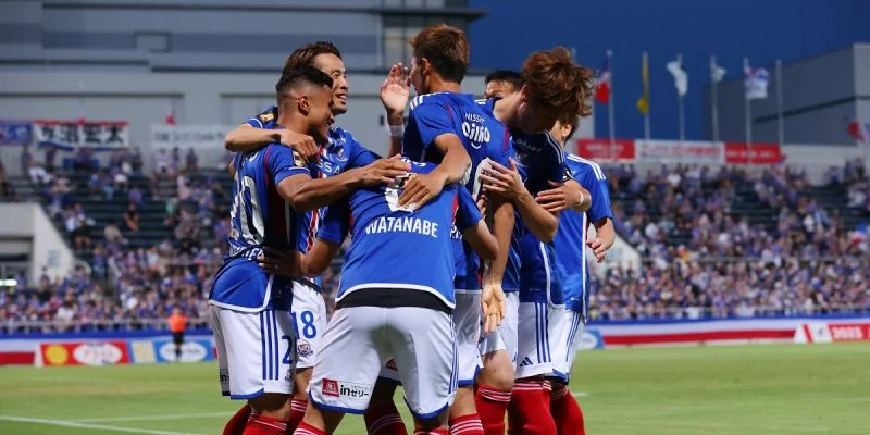 Йокогама Маринос - Сенан