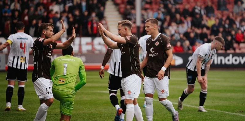 Санкт-Паули - Аустрия Лустенау