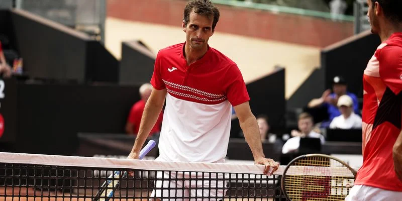 Альберт Рамос-Винолас - Миомир Кечманович