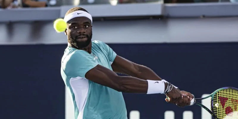 Цзюнчэн Шан - Фрэнсис Тиафо