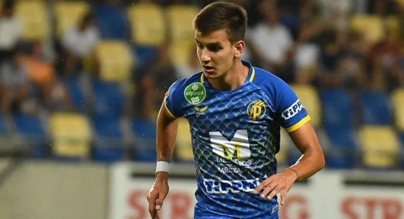 Пушкаш Академи - Уйпешт