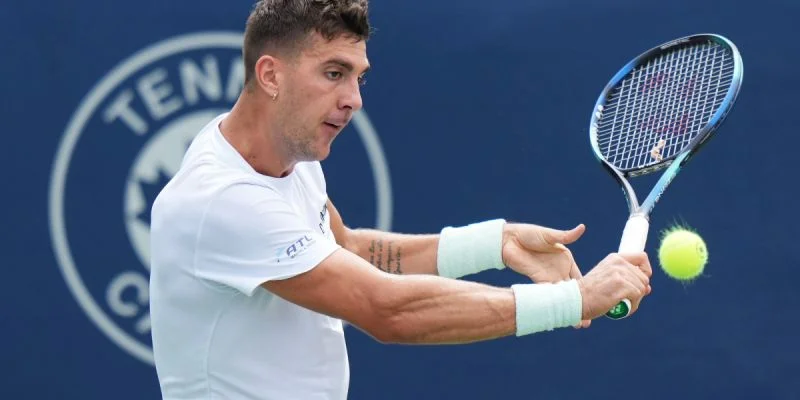 Чжичжэнь Чжан - Танаси Коккинакис