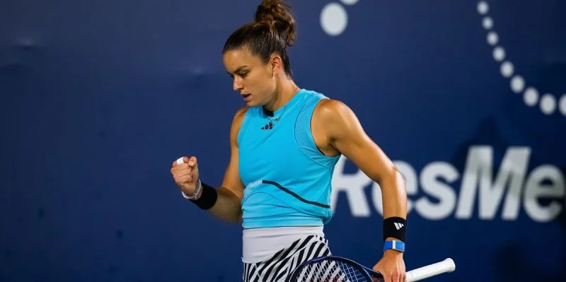 Каролин Долхайд - Мария Саккари