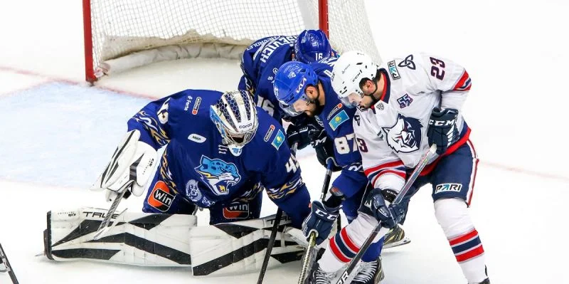 Нефтехимик - Барыс Нефтехимик - Барыс