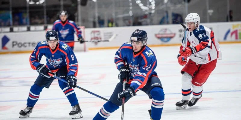 Сахалинские Акулы - МХК Спартак