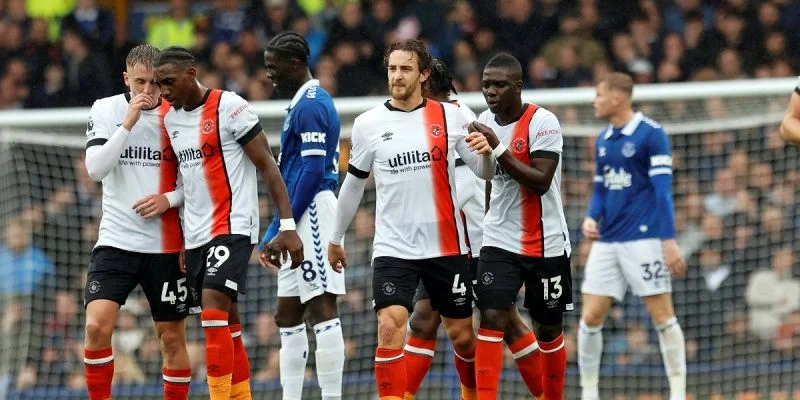 Лутон Таун - Бернли Лутон Таун - Бернли