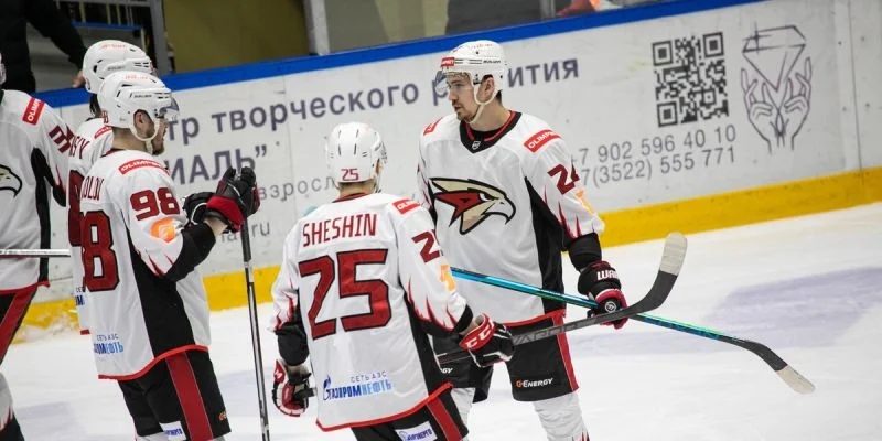 Омские Крылья - Сокол