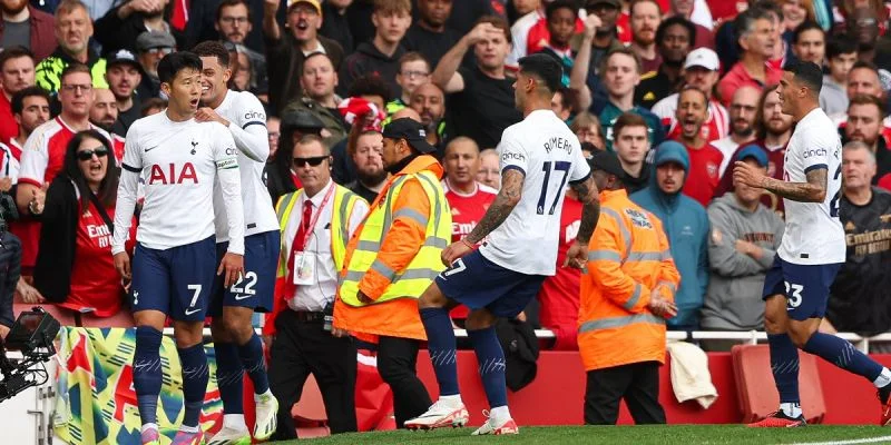 Лутон Таун - Тоттенхэм Лутон Таун - Тоттенхэм