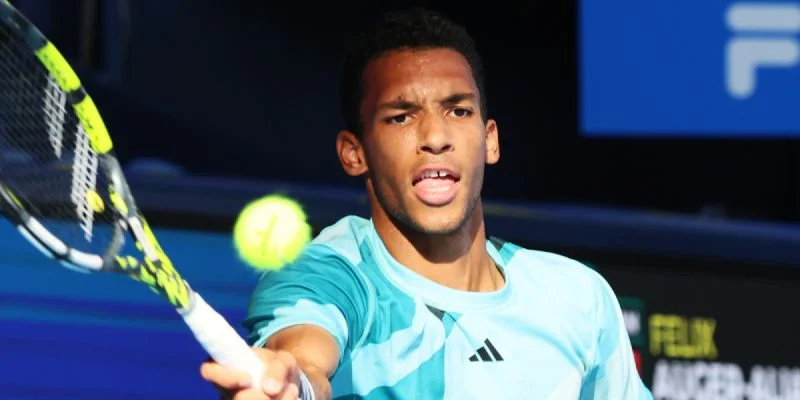 Феликс Оже-Альяссим - Маркос Хирон