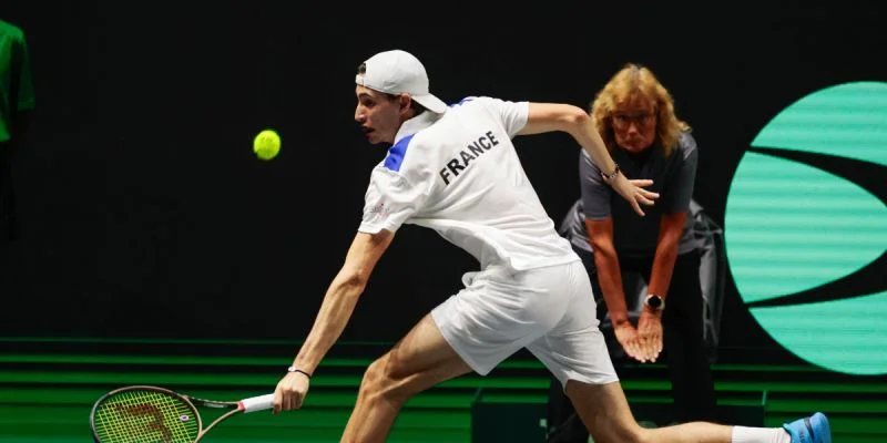 Уго Умбер - Доминик Штрикер