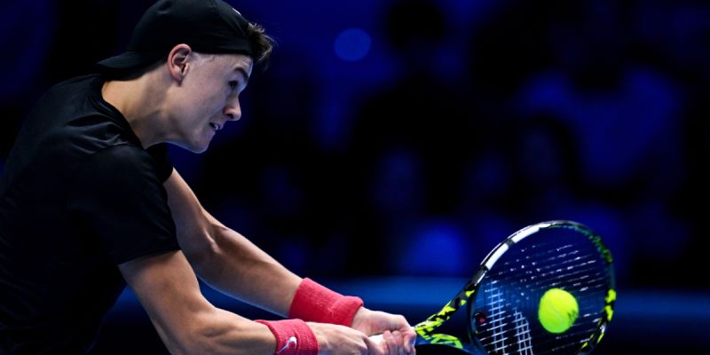 Циципас — Руне. Прогноз и ставки на матч Итогового турнира ATP (14 ноября 2023 года)
