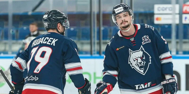 Нефтехимик - Авангард