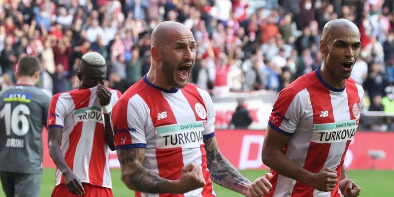 Antalyaspor. Антальяспор форма. Динияр билялетдинов евро 2008. Аланияспор антальяспор. Прогноз антальяспор хатайспор.