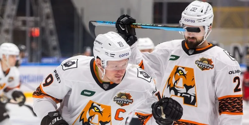 Амур - Нефтехимик Амур - Нефтехимик