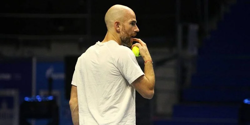 Адриан Маннарино - Лоренцо Сонего