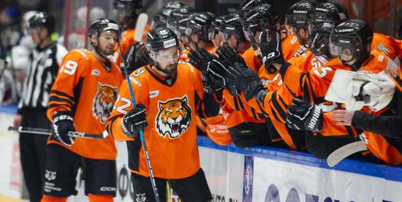 Амур - Авангард Амур - Авангард