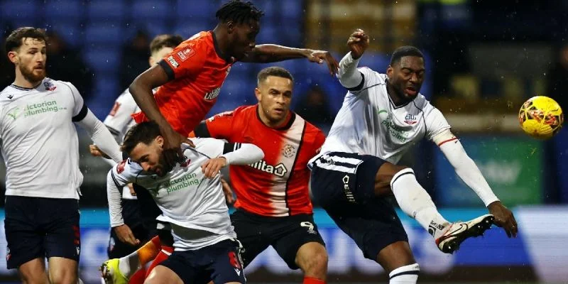 Болтон - Челтенхэм Таун Болтон - Челтенхэм Таун