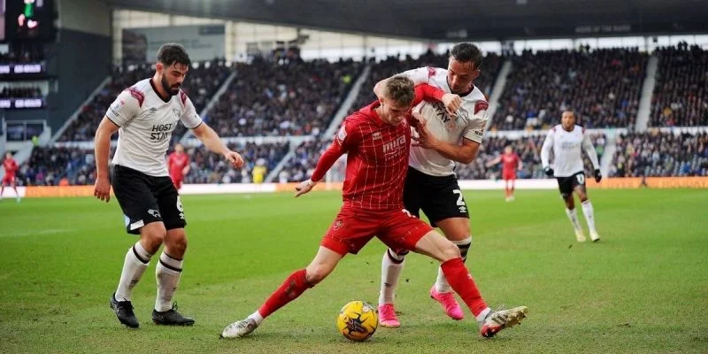 Бертон Альбион - Челтенхэм Таун Бертон Альбион - Челтенхэм Таун