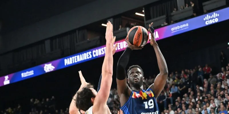 Анадолу Эфес - Фенербахче Анадолу Эфес - Фенербахче