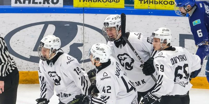 Белые Медведи - Стальные Лисы