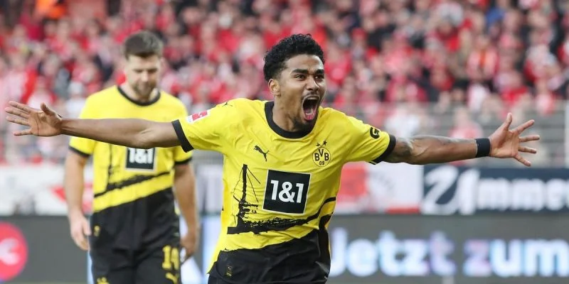 Боруссия Д - Айнтрахт Фр