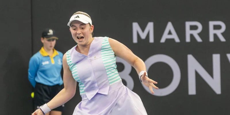 Лаура Зигемунд - Елена Остапенко