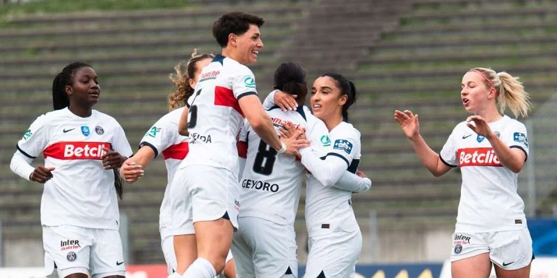 ПСЖ (Ж) - Хеккен