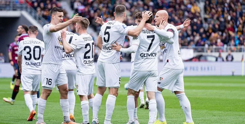 Пяст Гливице - Варта