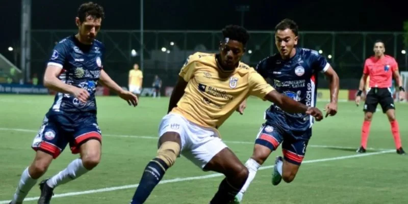 Универсидад Католика Кито - Унион Ла Калера