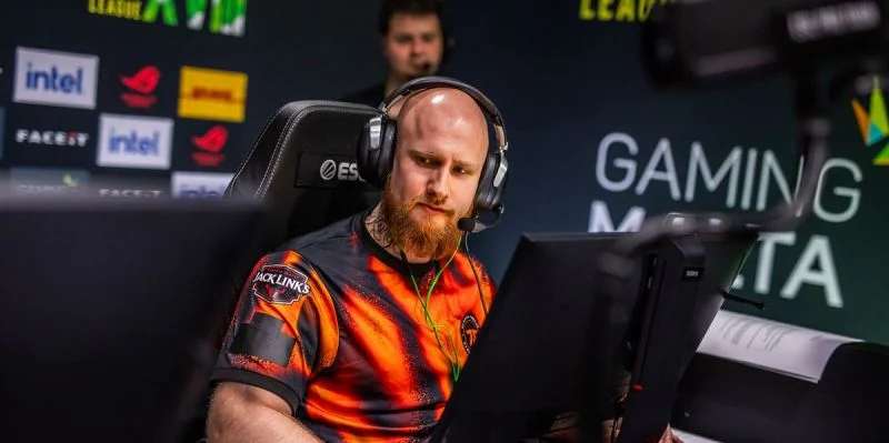 Ninjas in Pyjamas - Fnatic Ninjas in Pyjamas - Fnatic