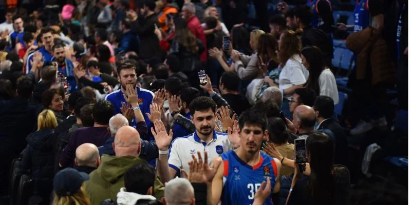 Анадолу Эфес - Фенербахче Анадолу Эфес - Фенербахче