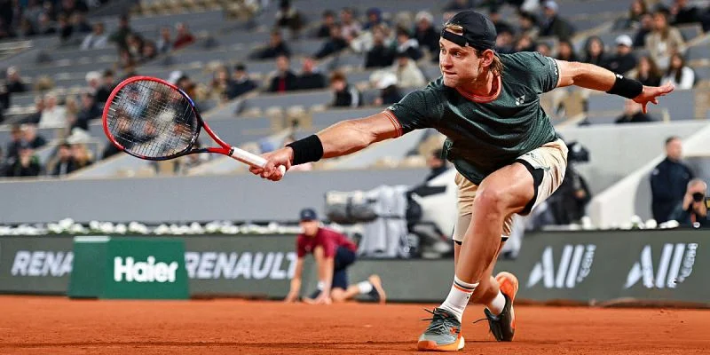 Зизу Бергс - Тристан Скулкейт